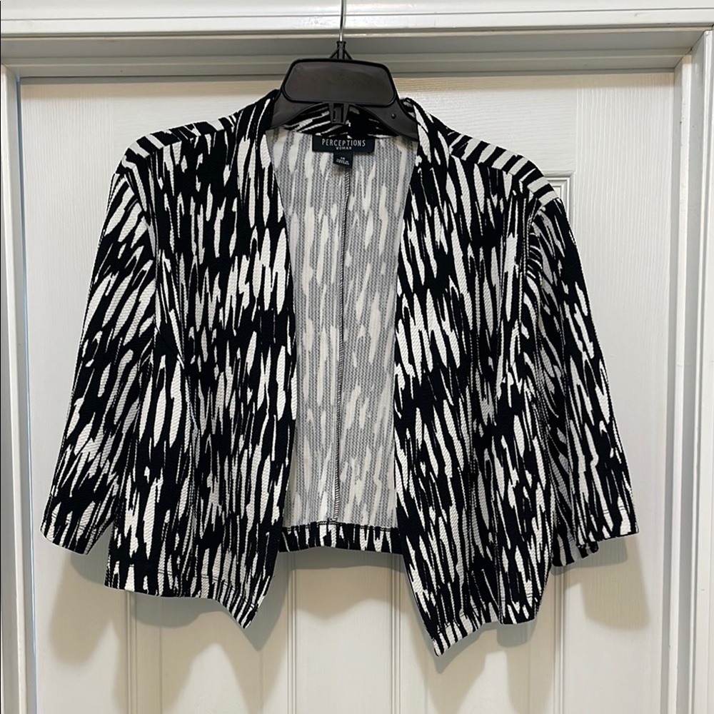Perceptions Black and White Cropped Open Short Sleeve Women's Jacket - size 1X